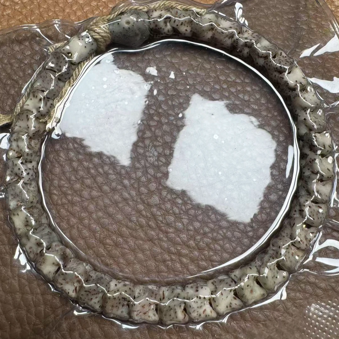 尺寸8+mm左右星月菩提雕刻蛇骨单圈一条《小鱼文玩》D033