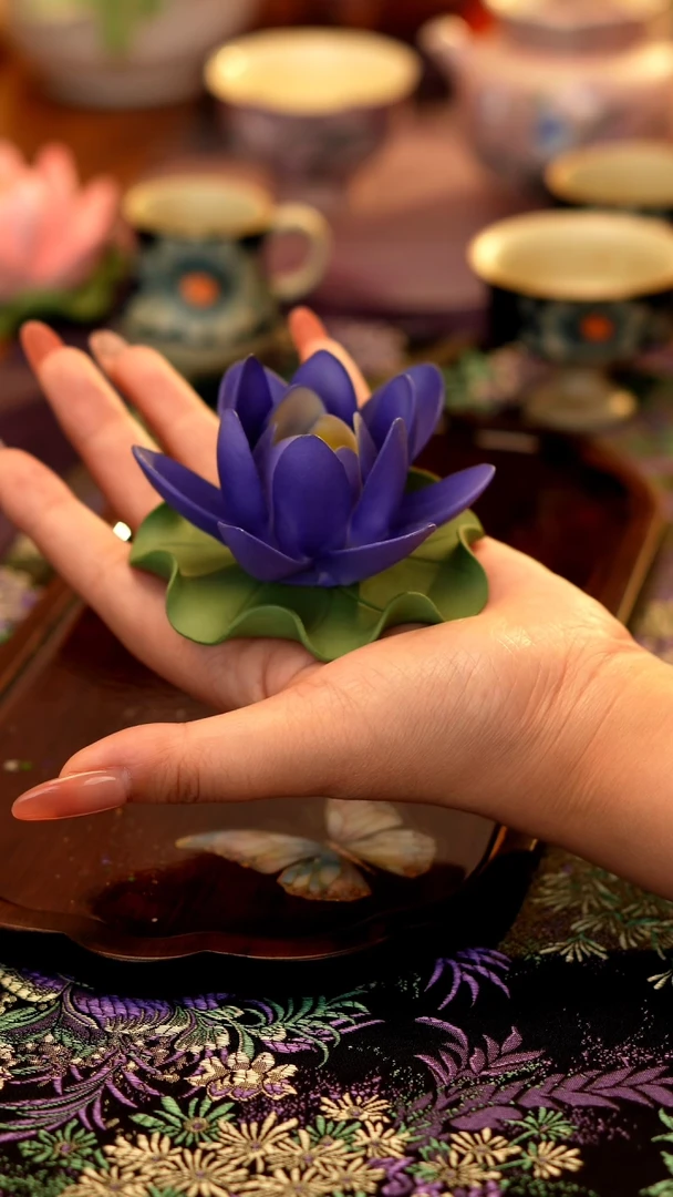 蓝莲花香插········