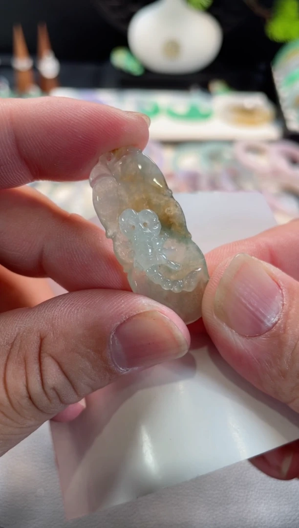 颈饰未镶嵌翡翠挂件