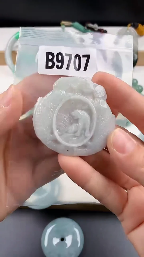 颈饰未镶嵌翡翠天然翡翠吊坠挂件