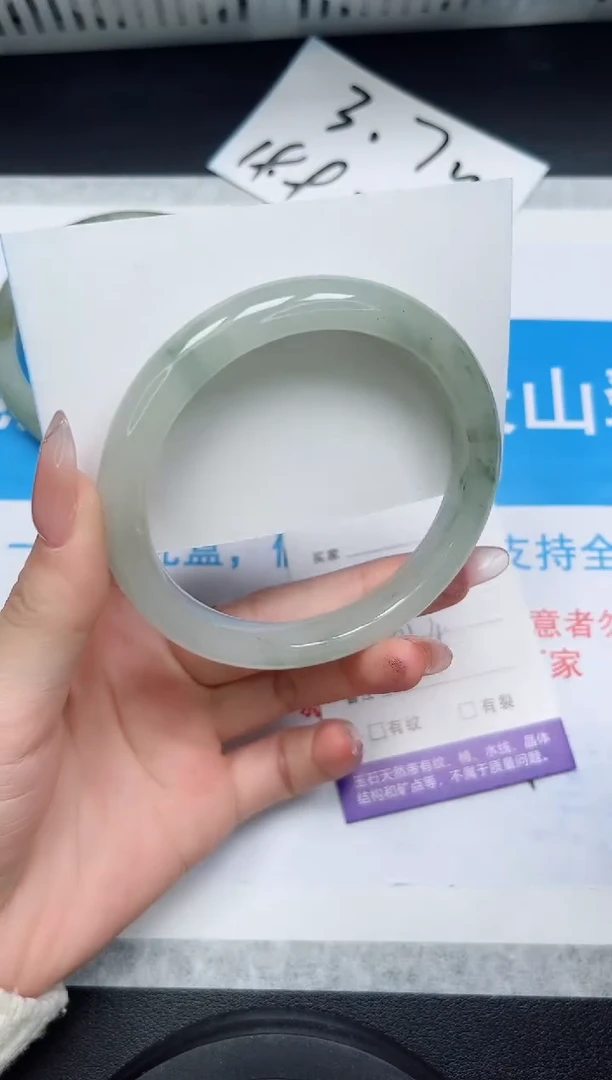 【闪购商品】石英质玉手镯合金133