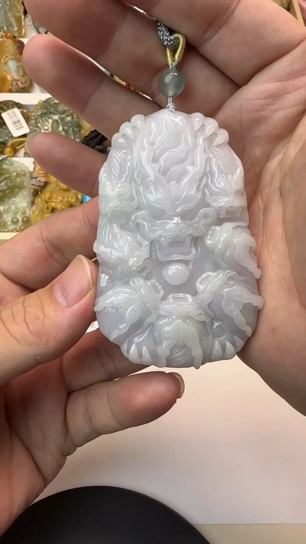 颈饰未镶嵌翡翠难**涂天然翡翠