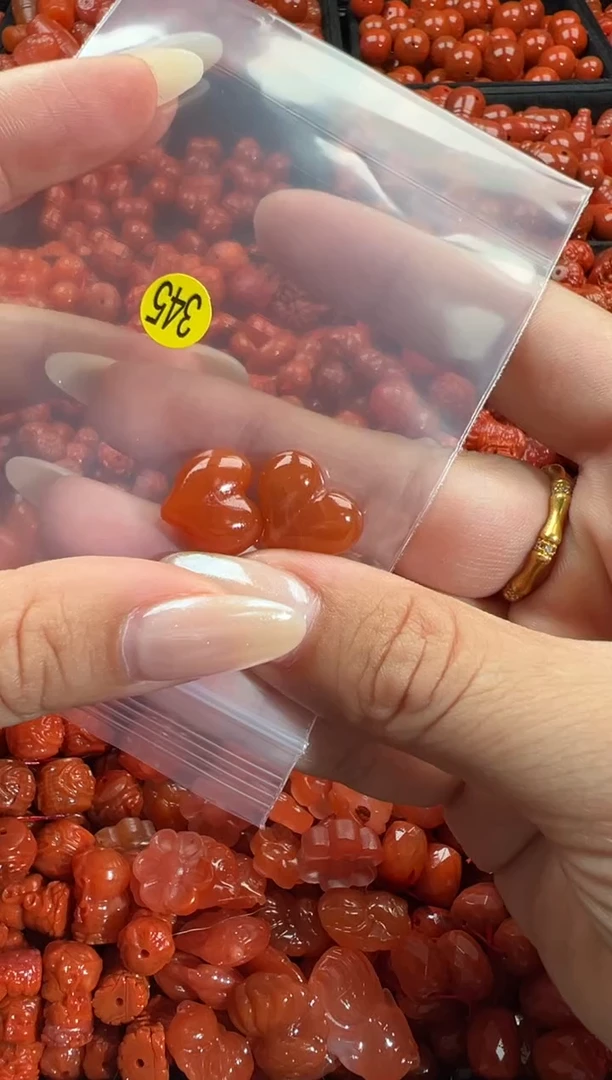 颈饰未镶嵌南红玛瑙1