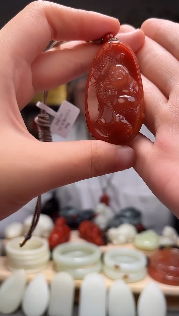 颈饰未镶嵌南红玛瑙吊坠