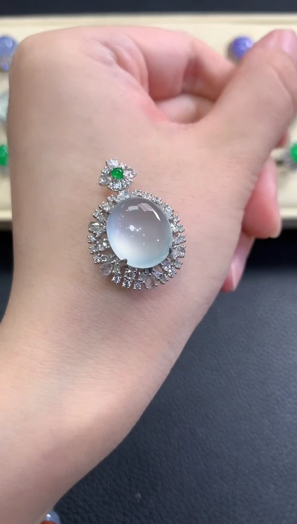 18K金镶嵌戒指翡翠春日珠宝 B110