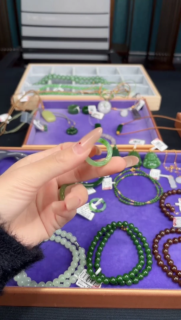 未镶嵌戒圈和田玉和田玉戒圈多样性发一