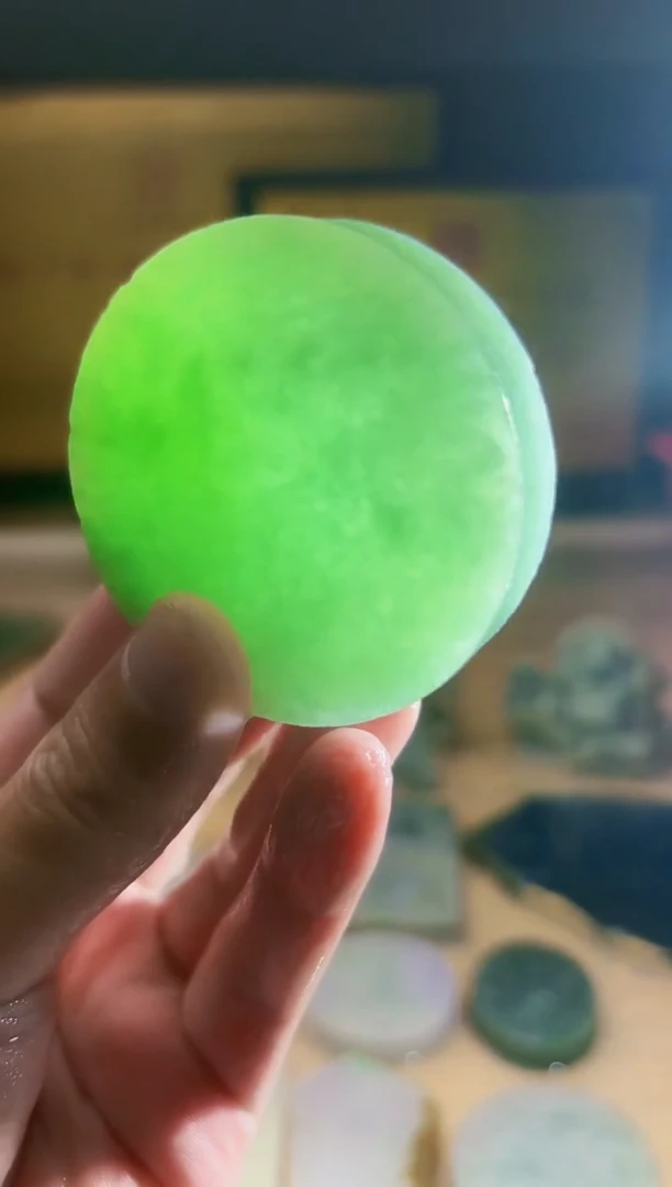 翡翠挂件未镶嵌A货张麦8113