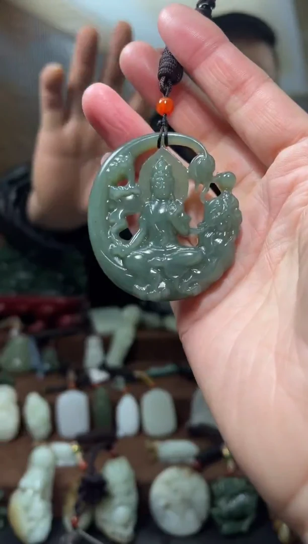 颈饰未镶嵌和田玉.