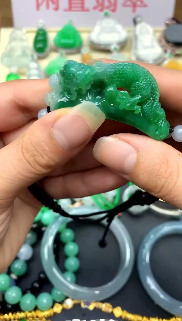 颈饰未镶嵌翡翠大**徒89-中国好珍宝
