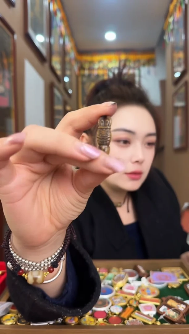 吊坠牛骨雕吊坠-热贡纯手绘唐卡