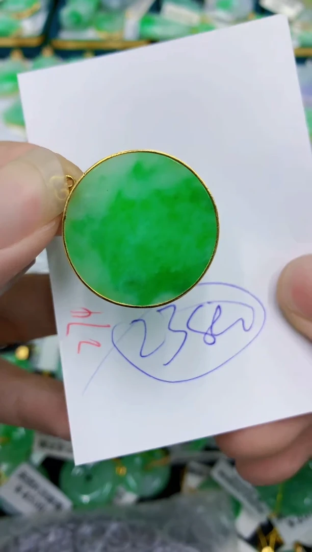 翡翠18K金镶嵌颈饰1111111111