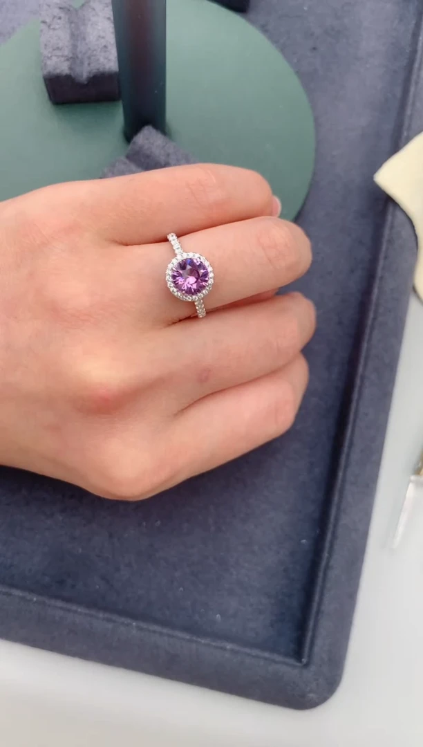 尖晶石戒指18K金镶嵌2.1ct尖晶