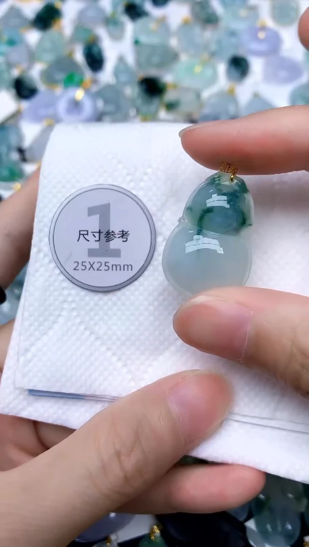 颈饰18K金镶嵌翡翠天然A货翡翠