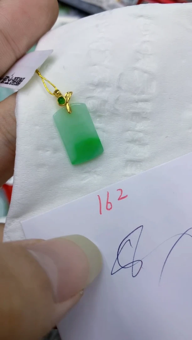 翡翠未镶嵌颈饰111111111111