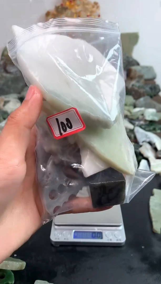 未镶嵌和田玉摆件100