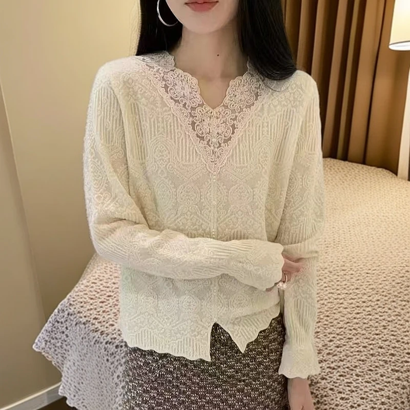 春秋款时尚洋气镂空V领蕾丝针织衫气质百搭宽松拼接网红长袖打底