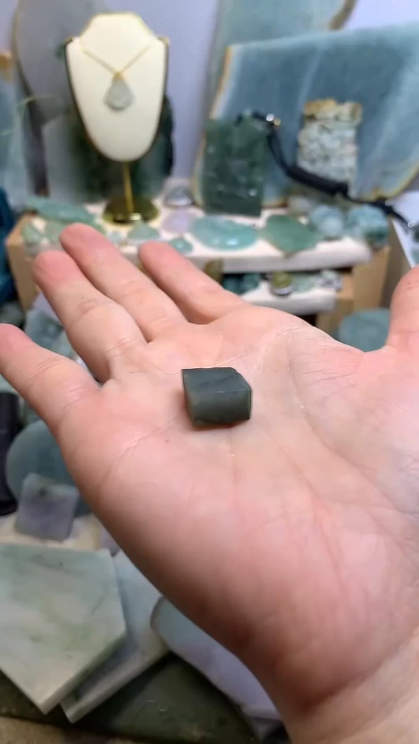 【闪购商品】翡翠挂件未镶嵌缅甸A货翡翠，没有运费险