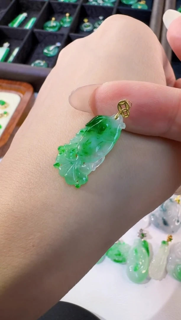 颈饰18K金镶嵌翡翠缅甸A货翡翠