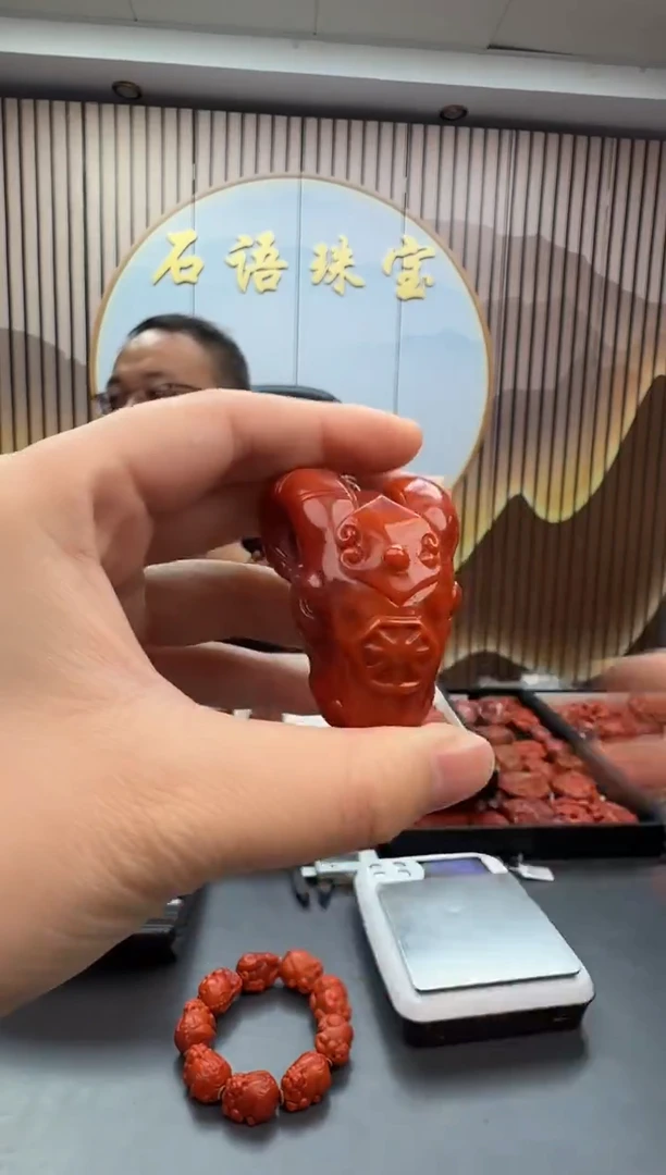 未镶嵌雕刻南红玛瑙158ZB1127产品一个