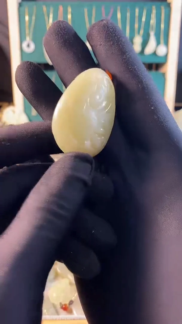 吊坠(赠链)未镶嵌和田玉拍2次75