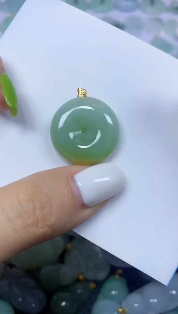 翡翠18K金镶嵌颈饰挂件