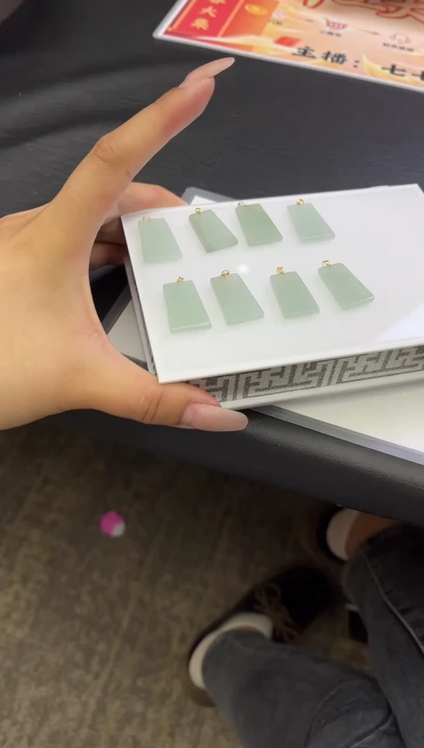 【闪购商品】翡翠颈饰18K金镶嵌M63多样性发一件/配绳子