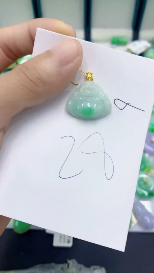 翡翠挂件未镶嵌翡翠