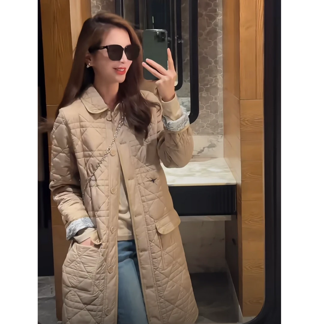 2025年秋冬新款复古菱格翻领腰带棉服保暖中长款外套大衣女