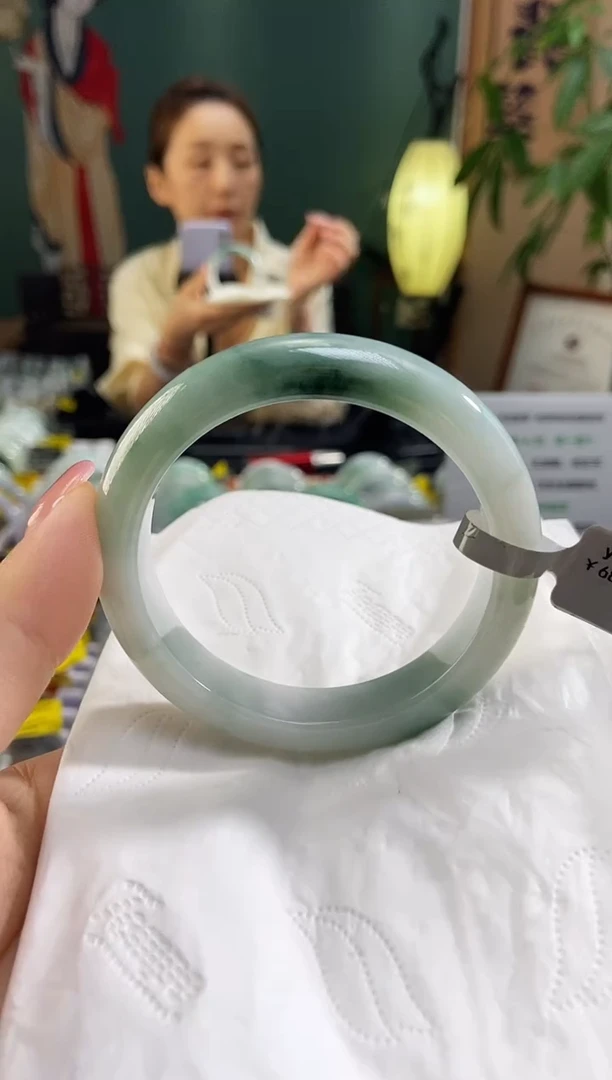 翡翠手镯未镶嵌陈*56圈口t