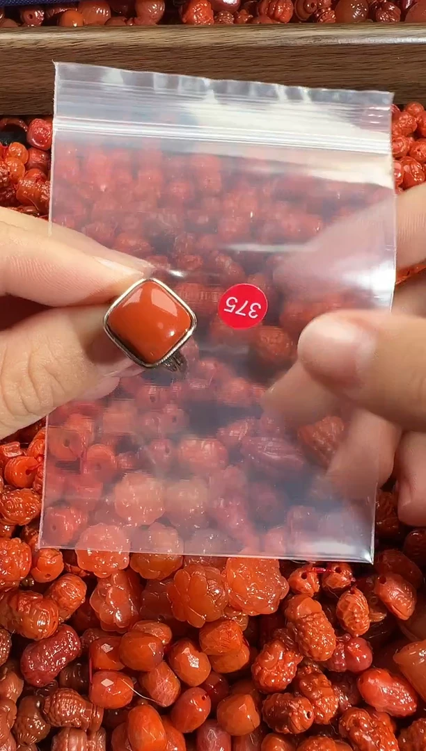 颈饰未镶嵌南红玛瑙1