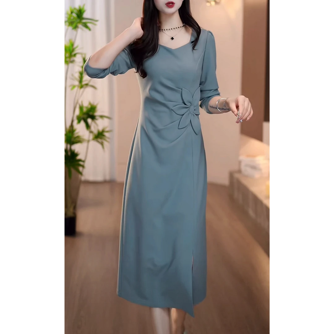 胜美2025秋季新款莫兰迪蓝腰部浮花名媛优雅时尚气质显瘦连衣裙