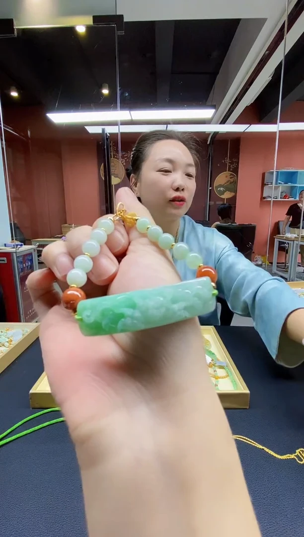 颈饰未镶嵌翡翠手牌