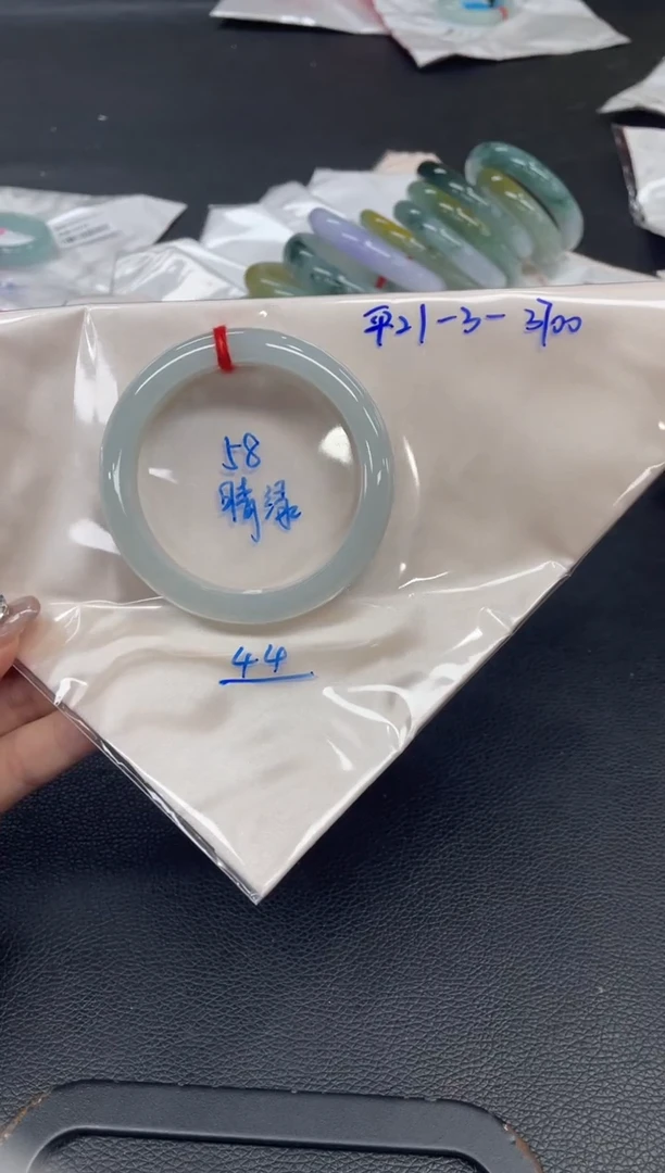 未镶嵌手镯翡翠 翡翠手镯