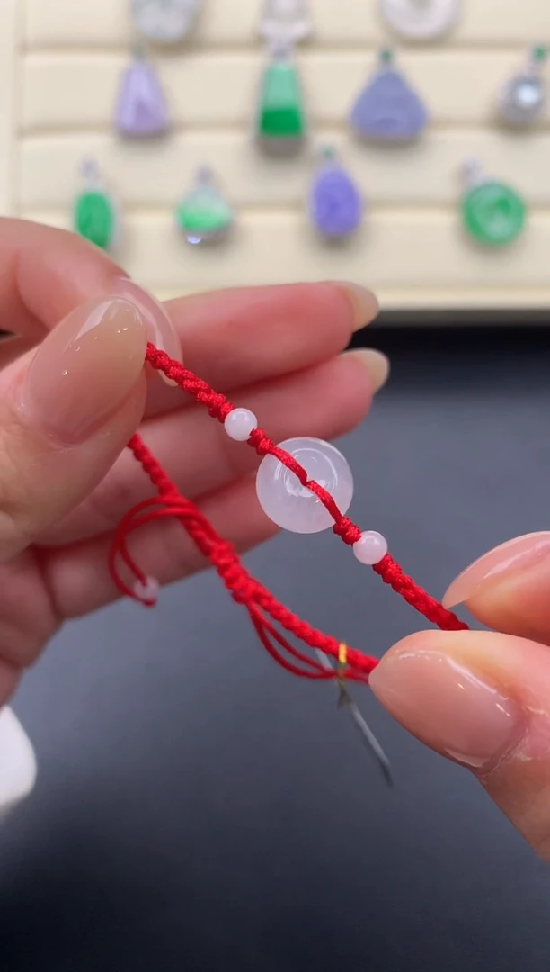 【闪购商品】翡翠颈饰未镶嵌Q74