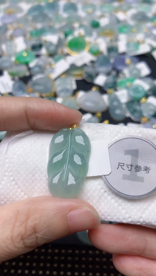 颈饰18K金镶嵌翡翠天然缅甸A货翡翠
