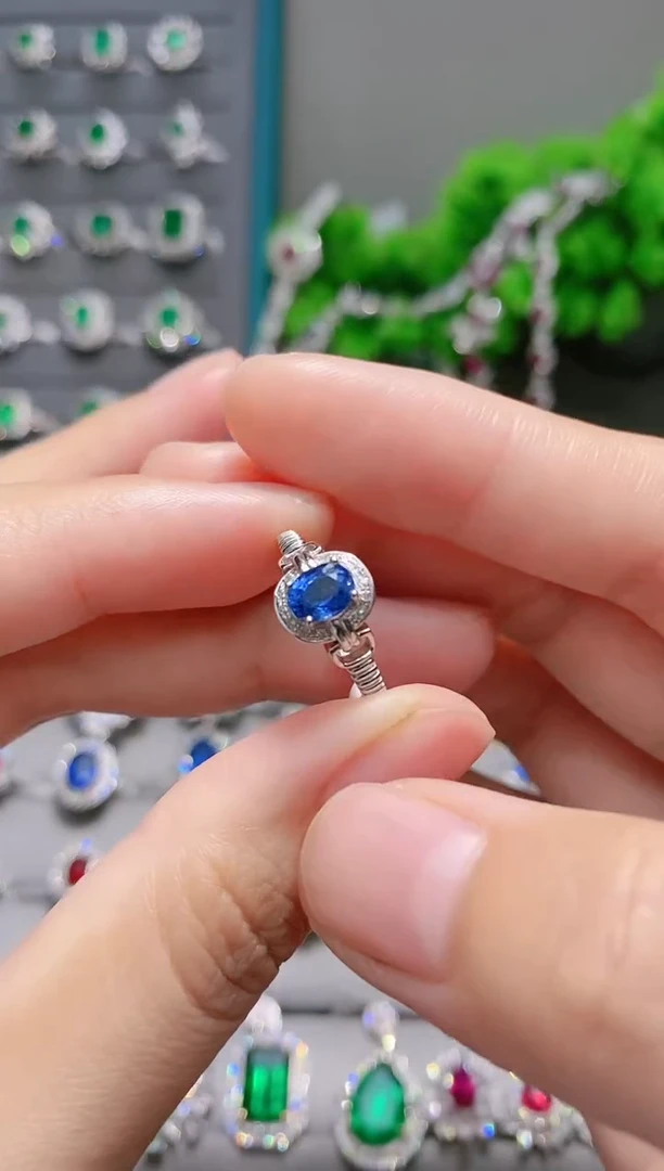 蓝宝石18K金戒指18K金镶嵌.