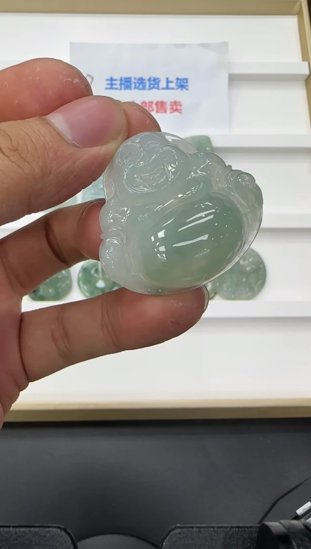 颈饰未镶嵌翡翠大*阳天然翡翠A货孤品一件