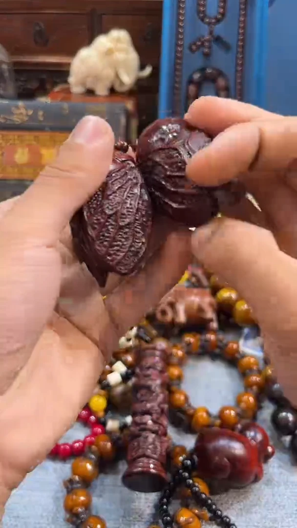 檀香紫檀（小叶紫檀）金蝉手把件