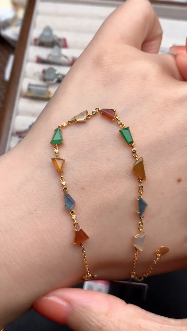 18K金镶嵌挂件翡翠1