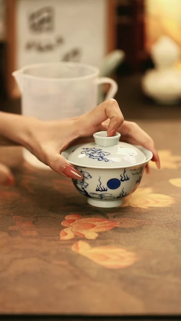 M3004/陶瓷青花穿云龙盖碗