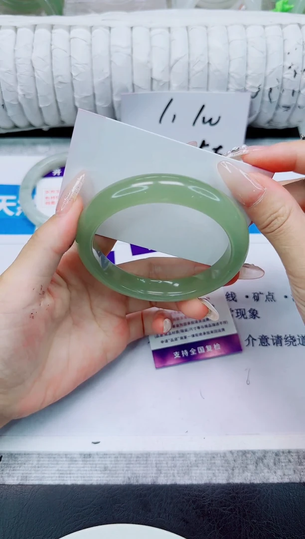 未镶嵌手镯石英质玉84/63