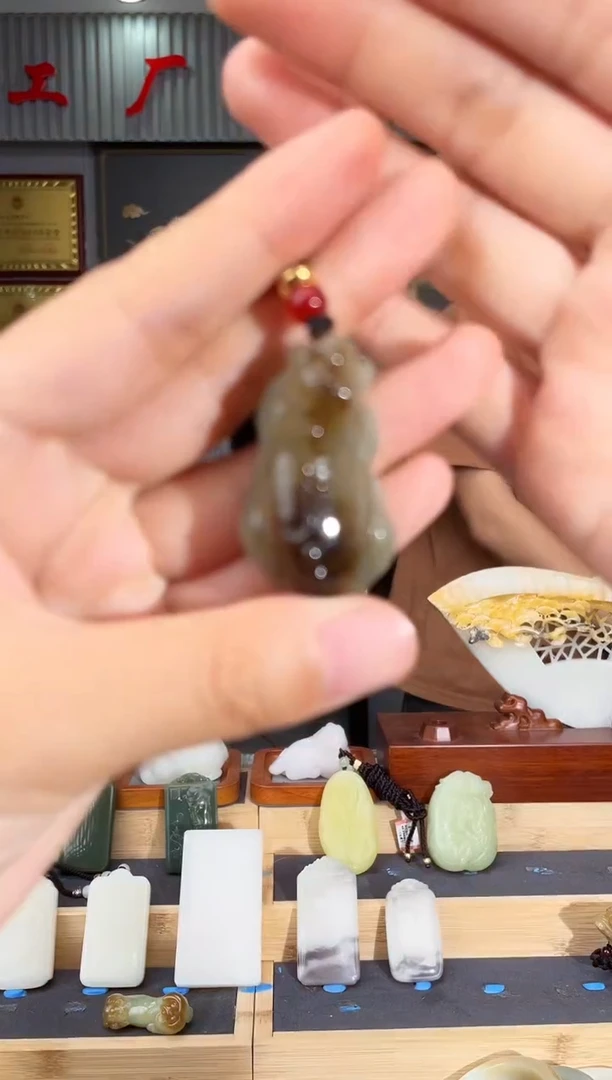 和田玉未镶嵌颈饰1