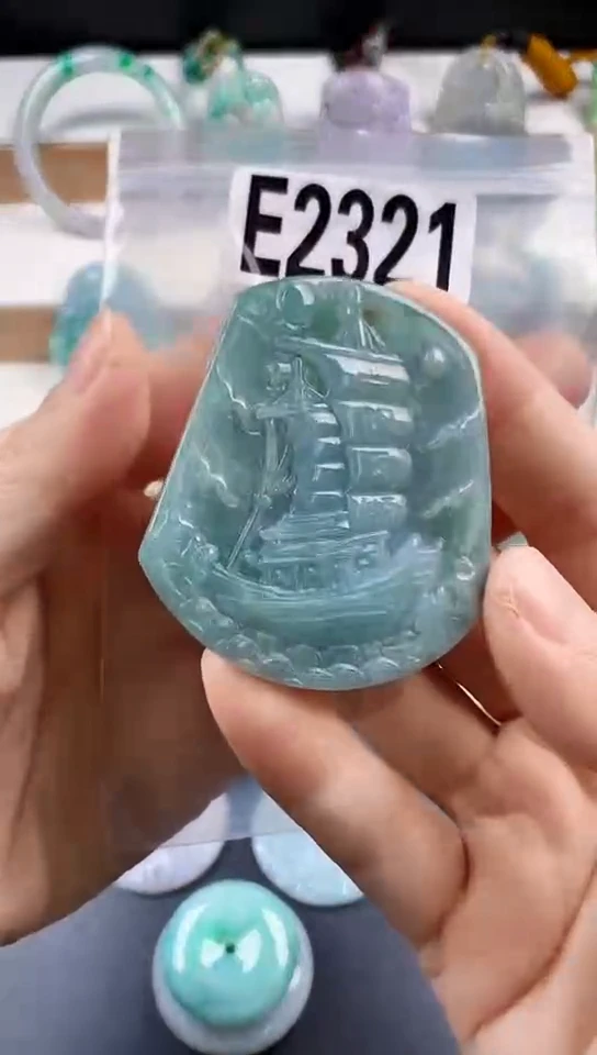 颈饰未镶嵌翡翠天然翡翠吊坠挂件