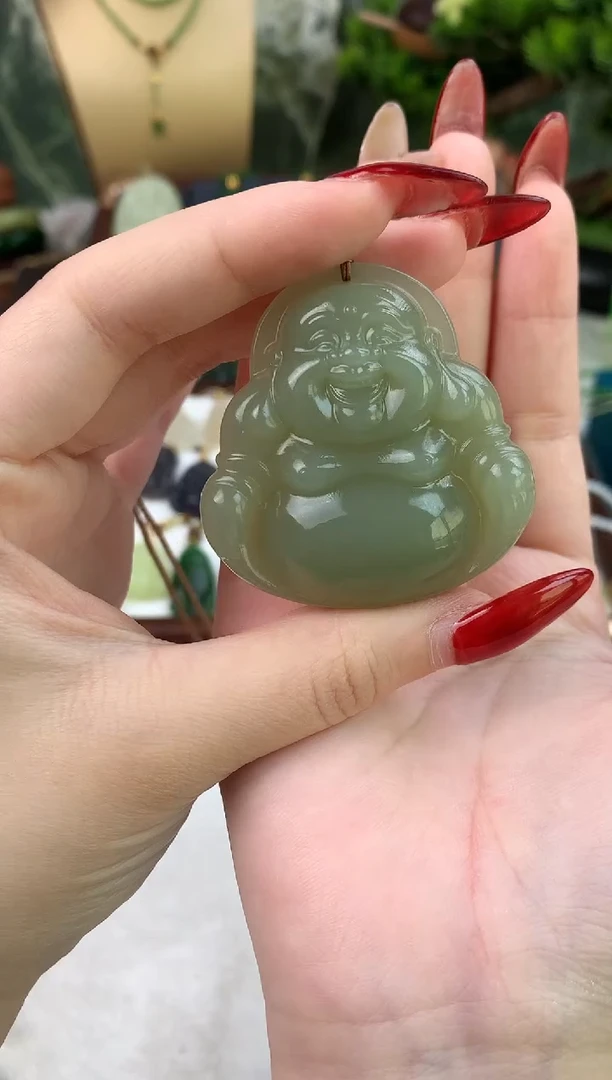 颈饰未镶嵌和田玉吊坠