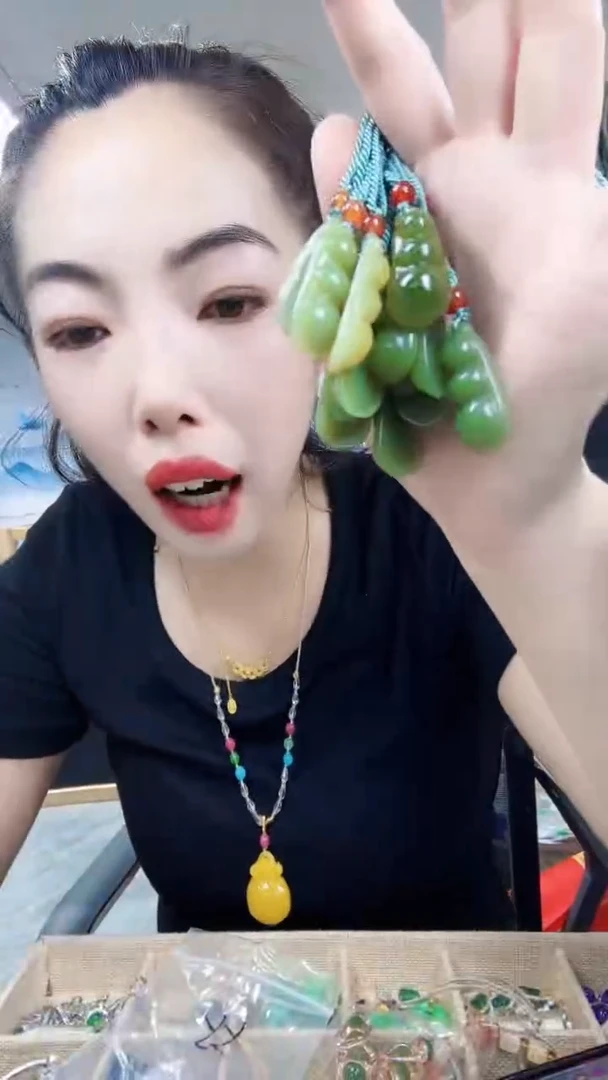 和田玉（碧玉）未镶嵌颈饰福豆一个