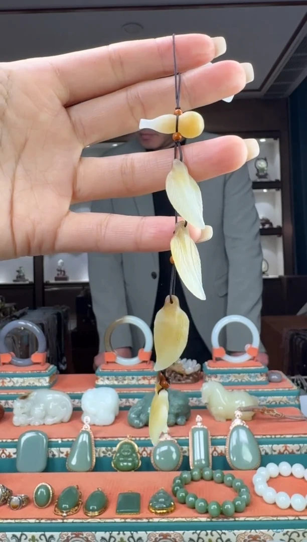 颈饰未镶嵌和田玉佩佩