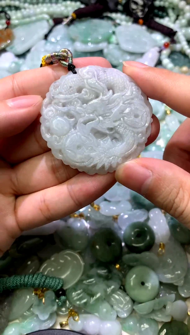 颈饰未镶嵌翡翠龙牌