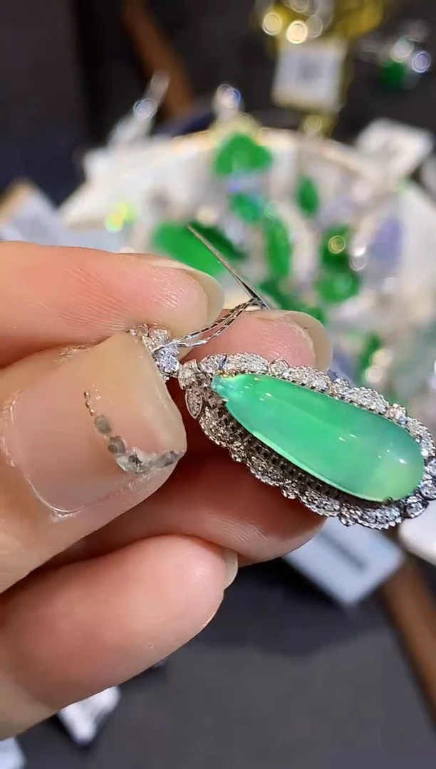 吊坠(不含链)18K金镶嵌翡翠CY多样性发其一