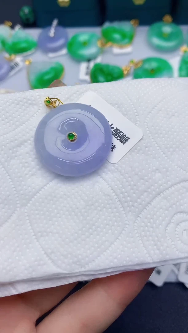 颈饰18K金镶嵌翡翠缅甸天然翡翠A货