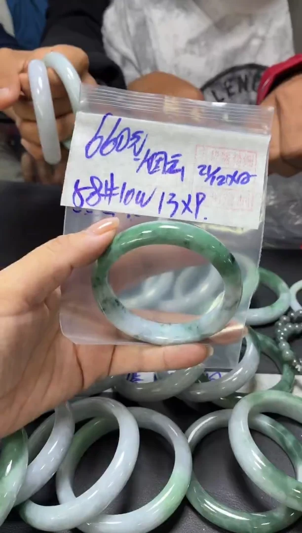 未镶嵌定制翡翠烟*+手镯58#660元  毛货需抛光